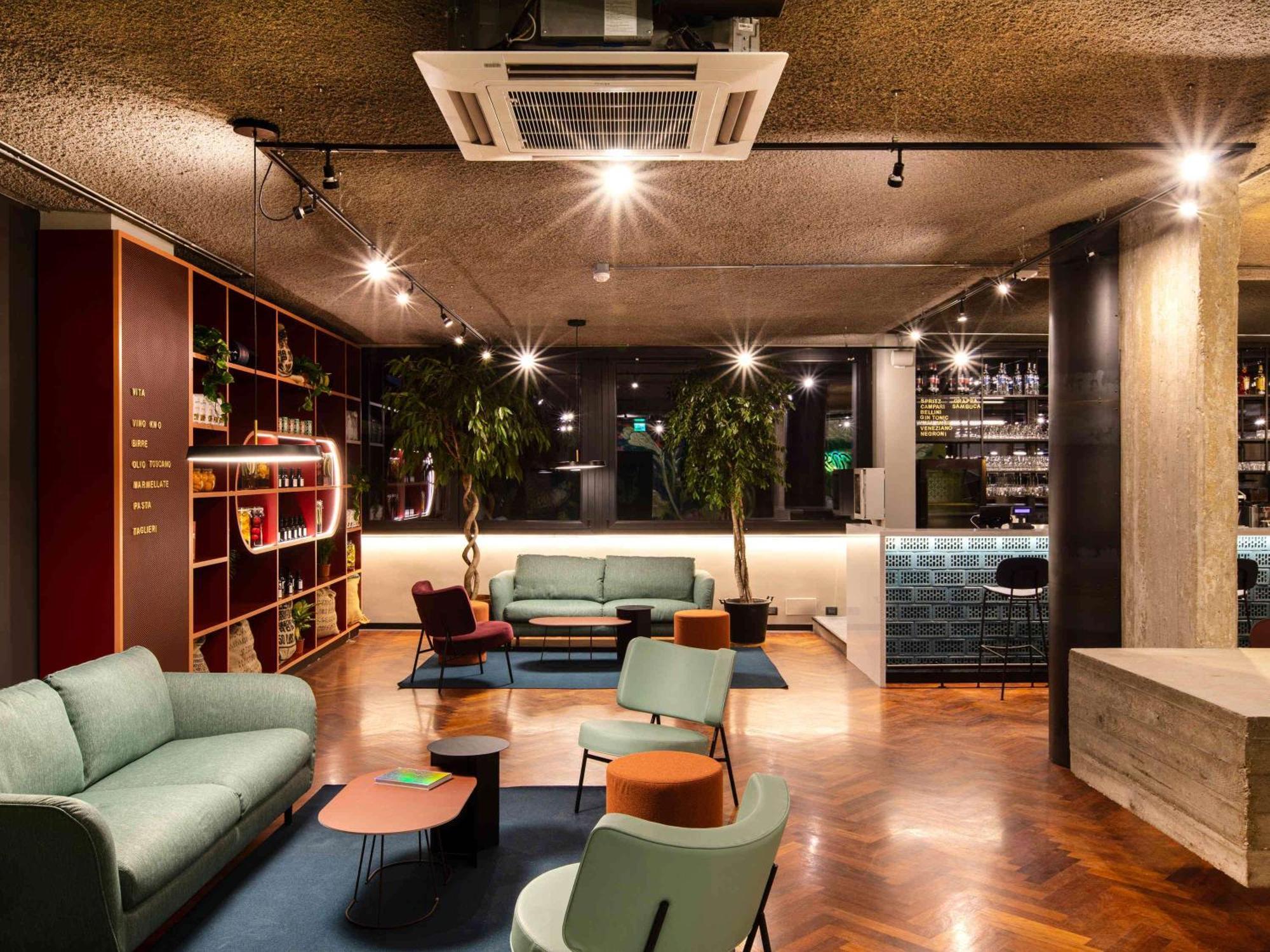 Ibis Styles Aurelia Hotel 4*